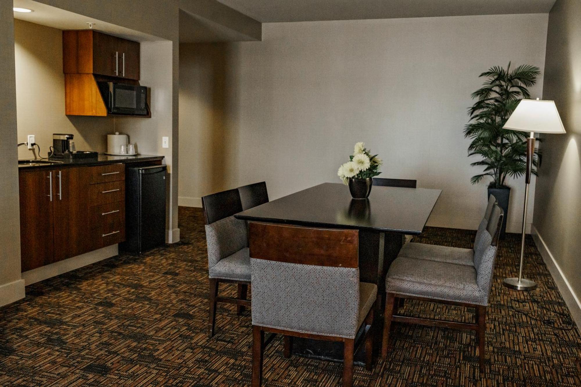 Radisson Hotel Edmonton Airport Ледюк Екстер'єр фото