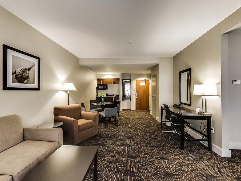 Radisson Hotel Edmonton Airport Ледюк Екстер'єр фото