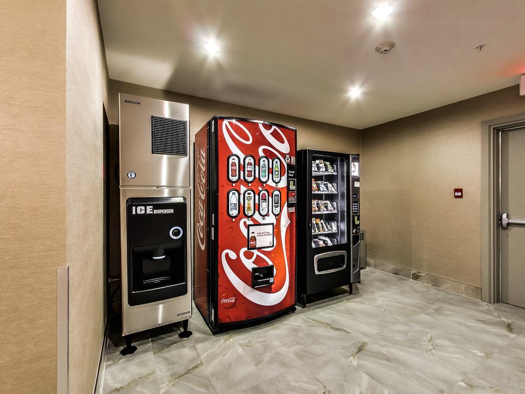 Radisson Hotel Edmonton Airport Ледюк Екстер'єр фото