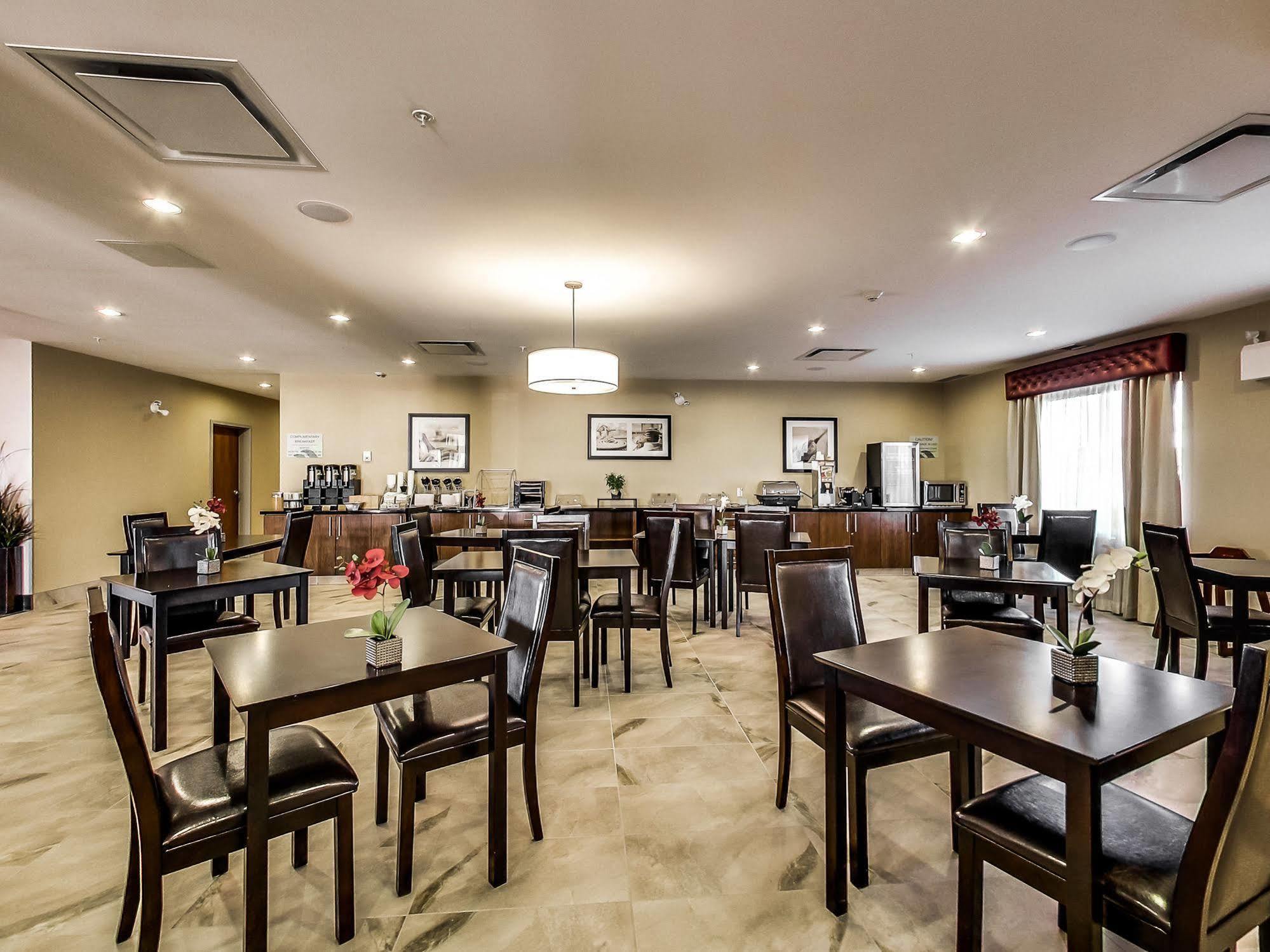 Radisson Hotel Edmonton Airport Ледюк Екстер'єр фото