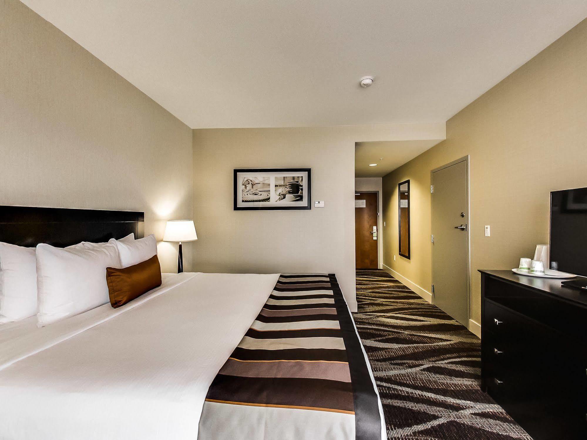 Radisson Hotel Edmonton Airport Ледюк Екстер'єр фото