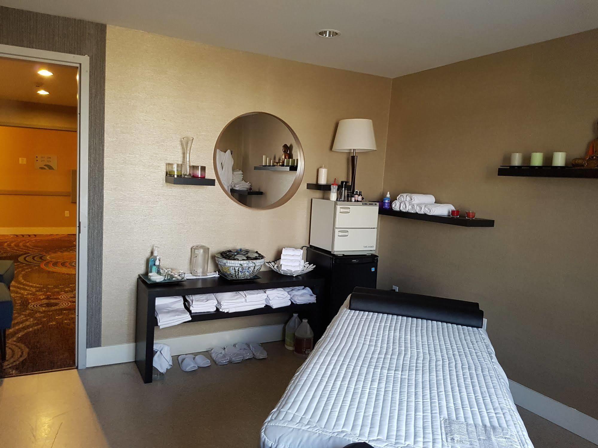 Radisson Hotel Edmonton Airport Ледюк Екстер'єр фото